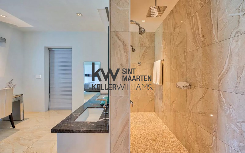 Queen Studio Bathroom