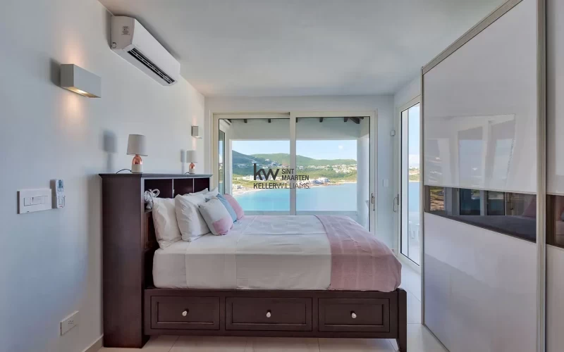 Queen Studio Apartment
