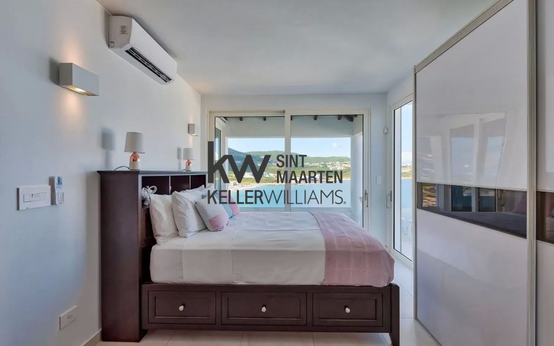 Queen Studio Apartment