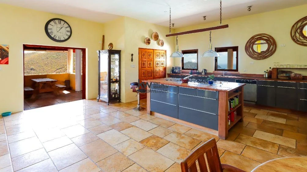 Villa in Cay Hill