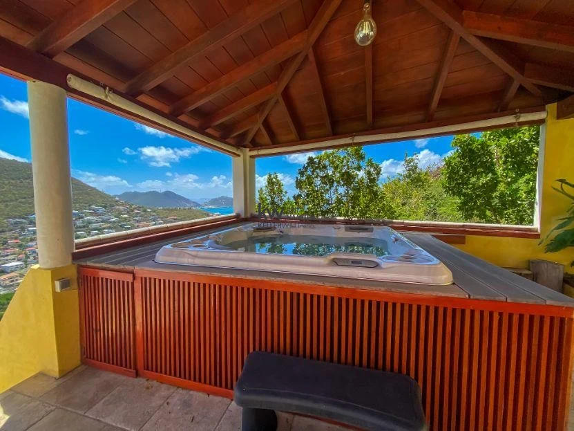 Villa in Cay Hill