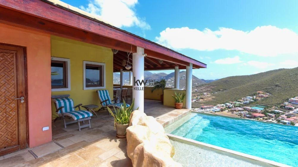Villa in Cay Hill
