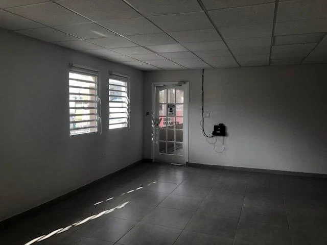 Commercial in Sint Maarten