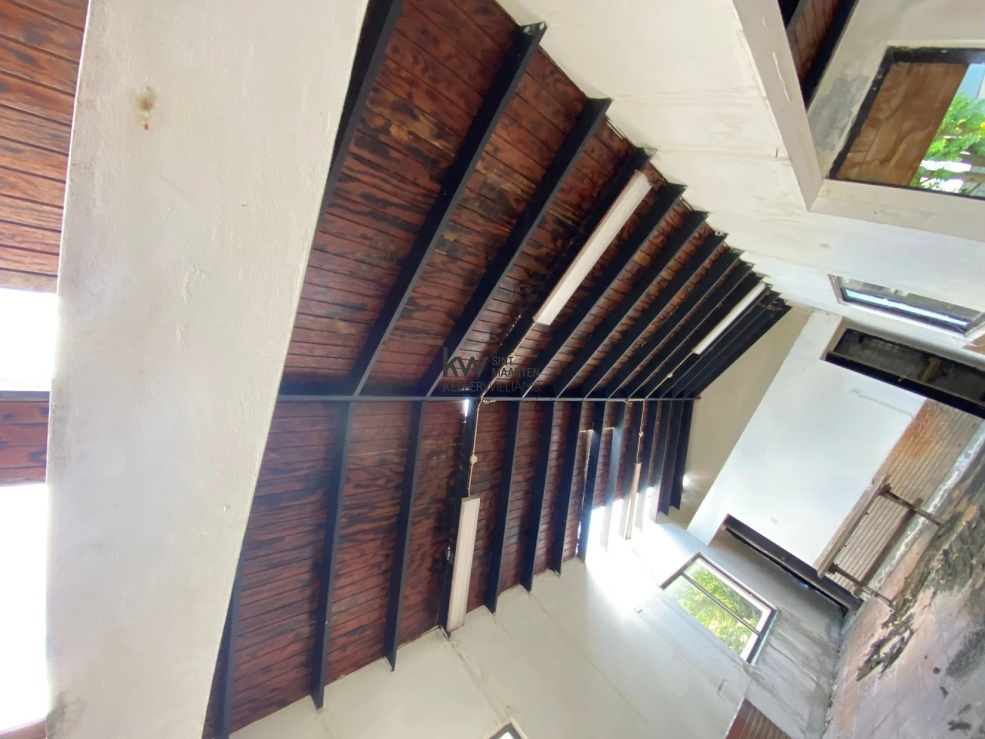 Commercial in Simpson Bay