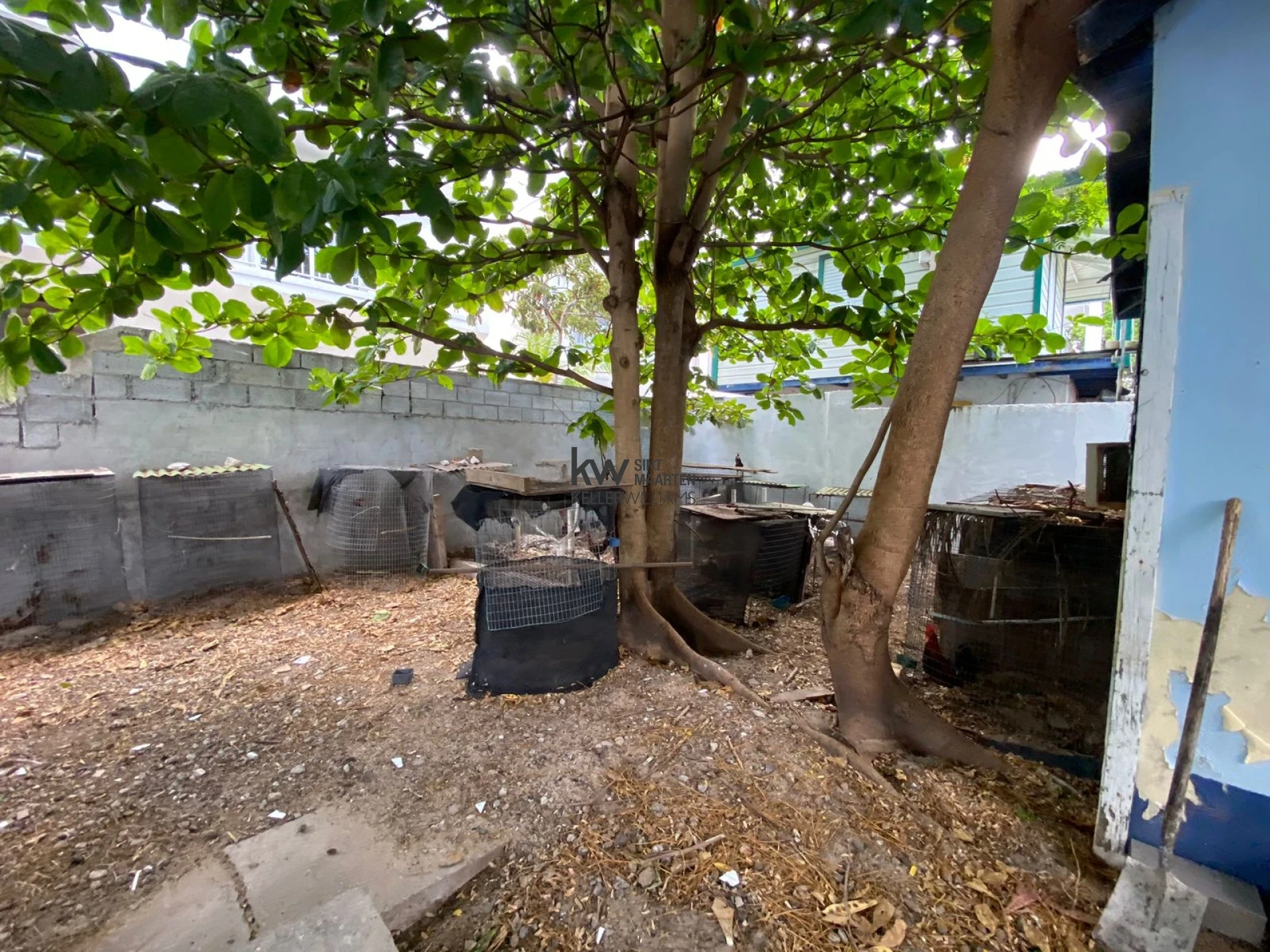 Commercial in Simpson Bay