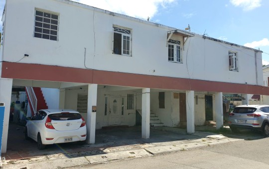 "FIXER UPPER" Apartment Building in Cole Bay