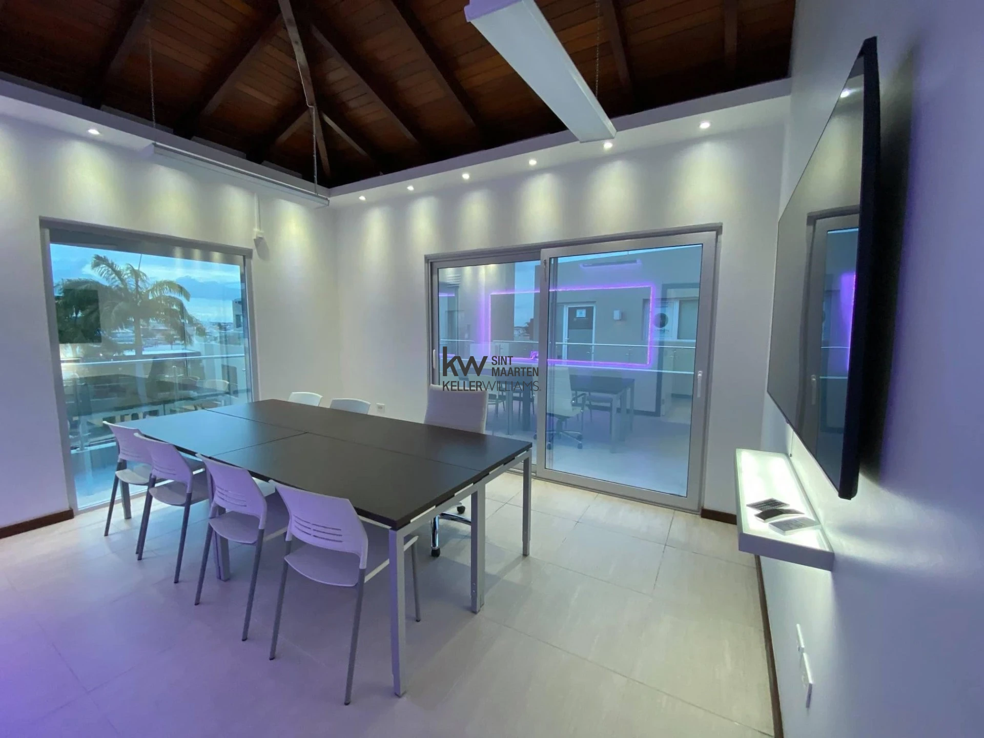 Commercial in Simpson Bay
