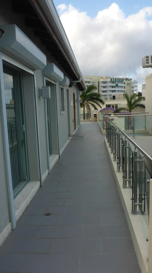 Commercial in Simpson Bay