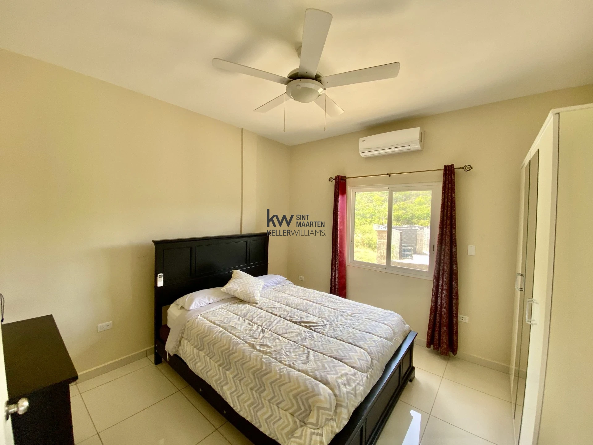Apartment in Oyster Pond
