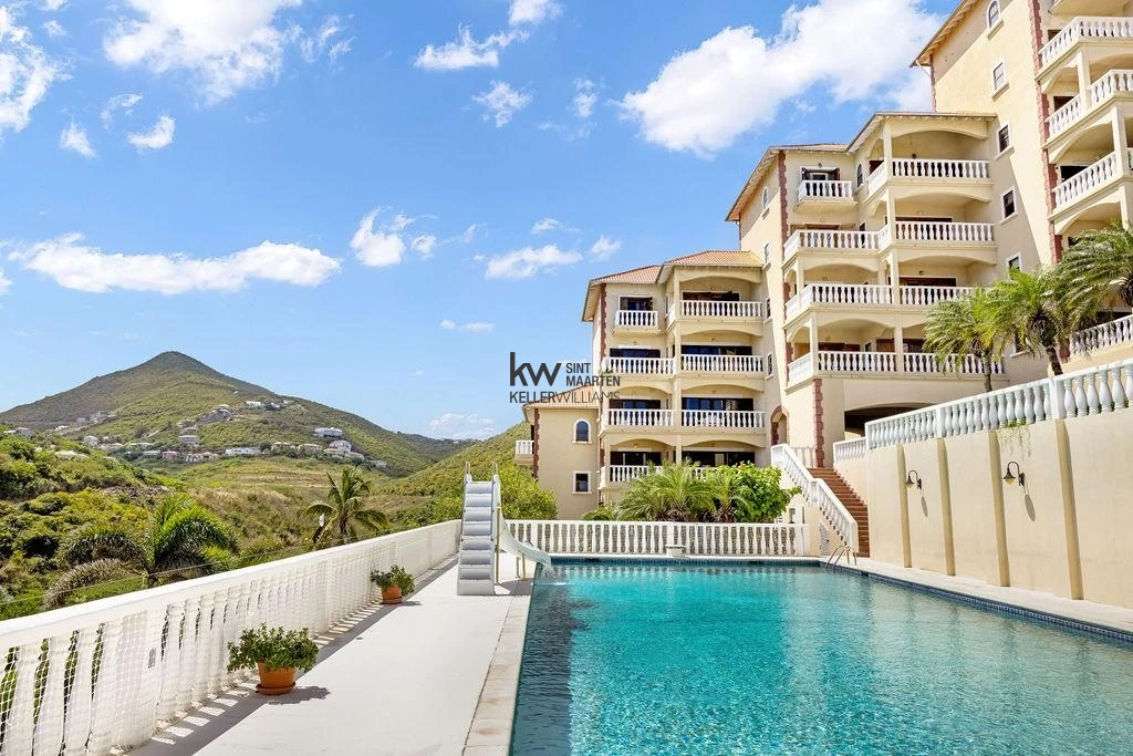 Apartment in Oyster Pond