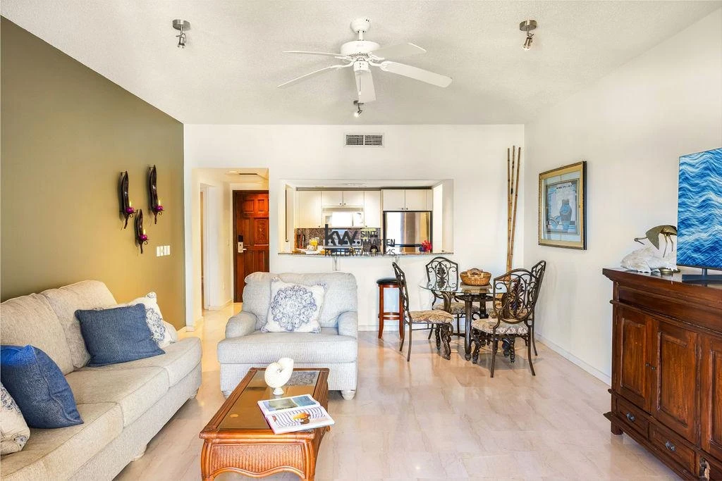 Apartment in Oyster Pond