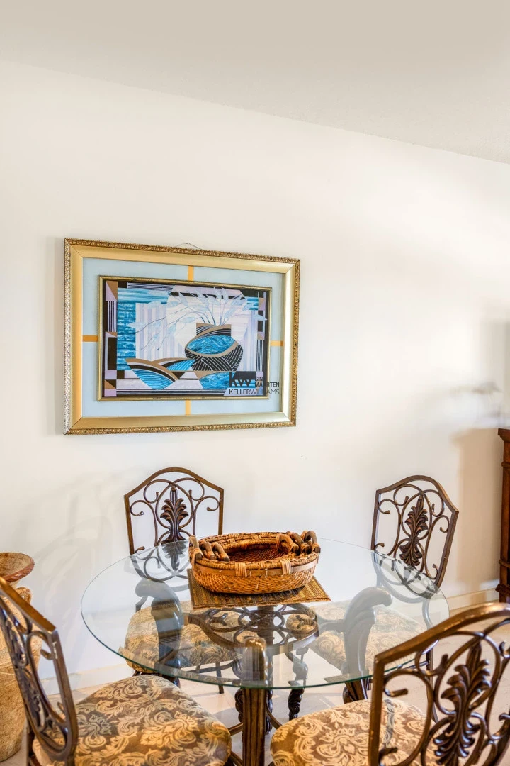 Apartment in Oyster Pond