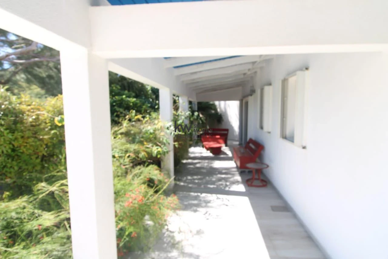 Villa in Little Bay