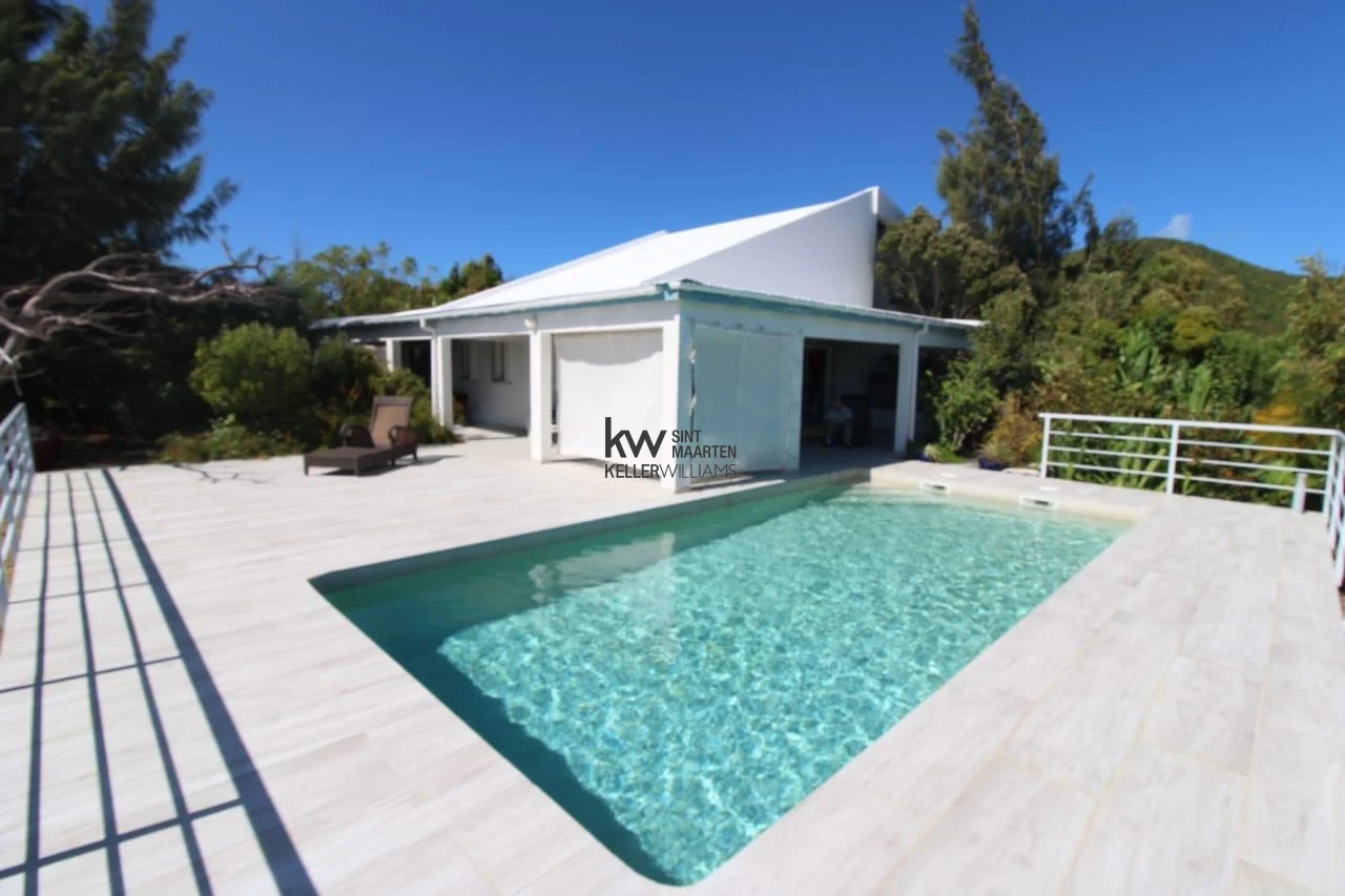 Villa in Little Bay