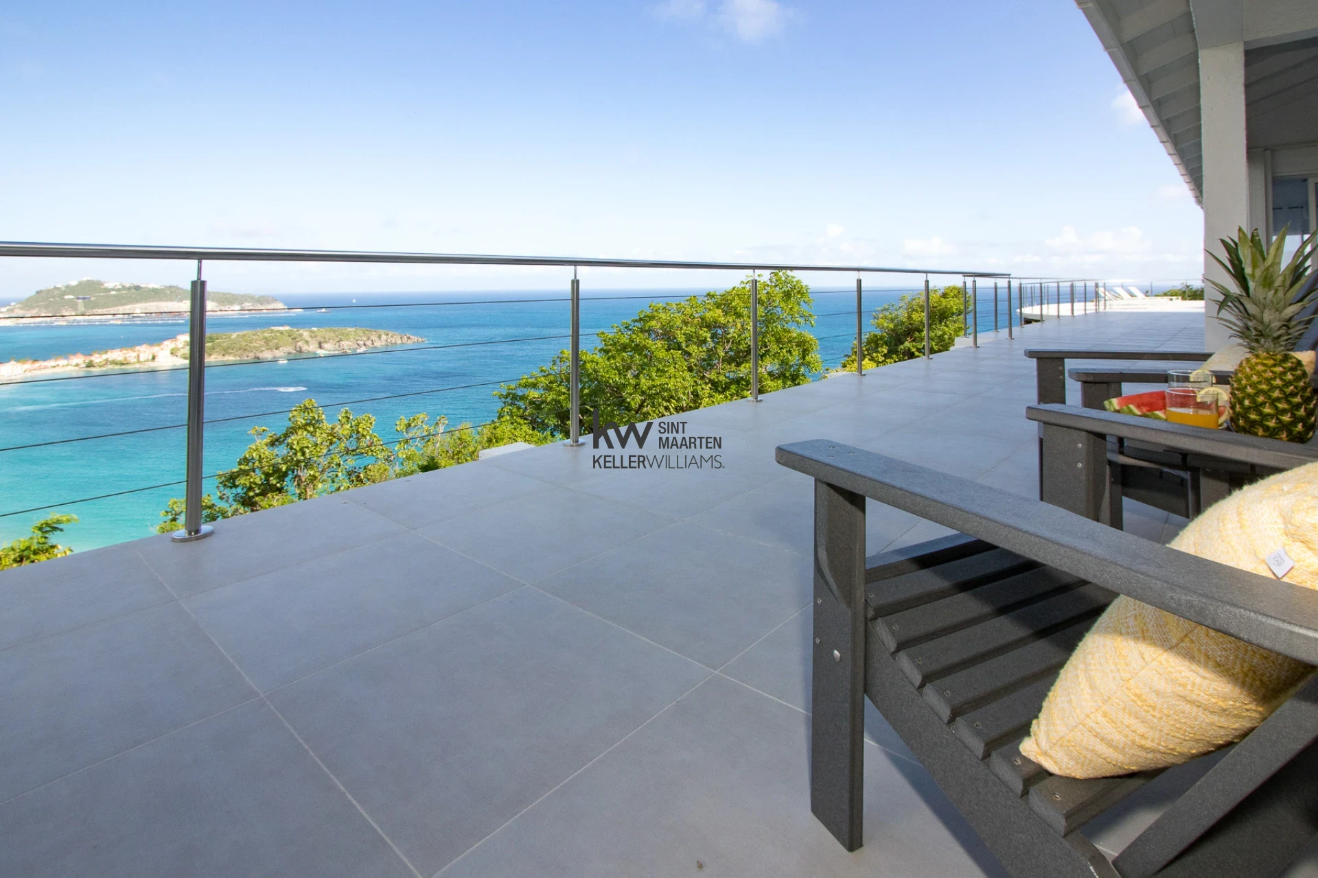 Villa in Cay Hill