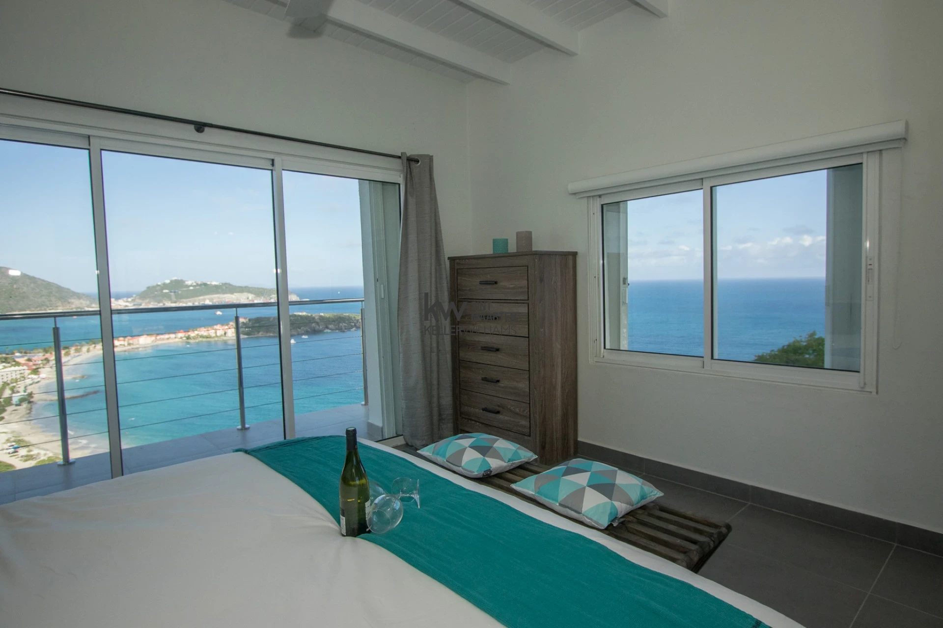Villa in Cay Hill