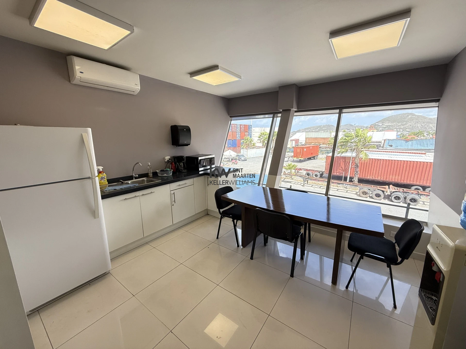 Commercial in Point Blanche