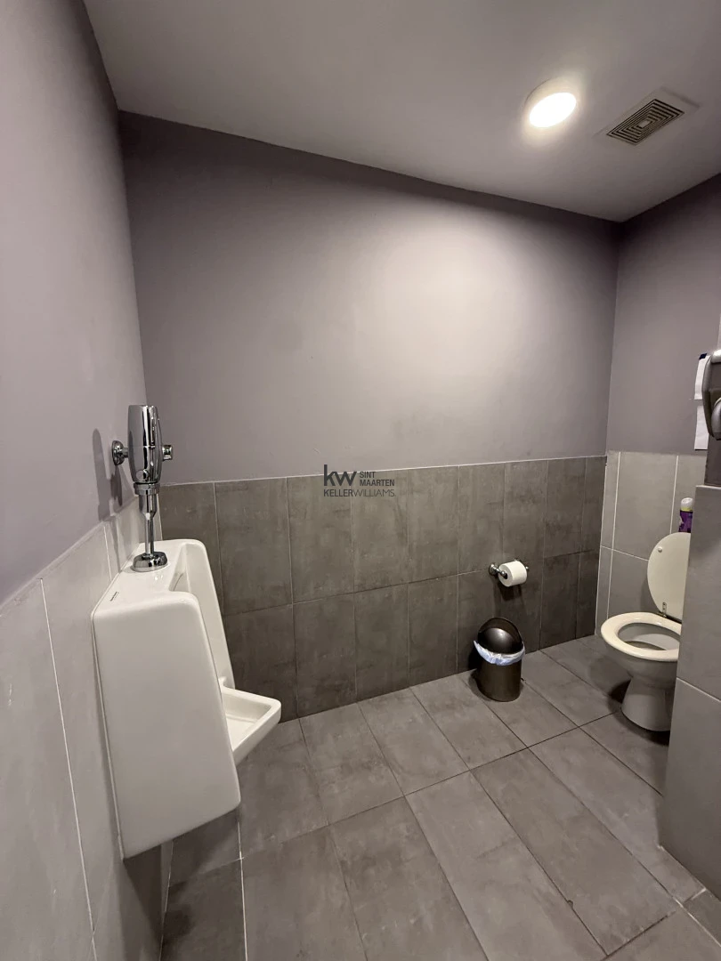 Commercial in Point Blanche