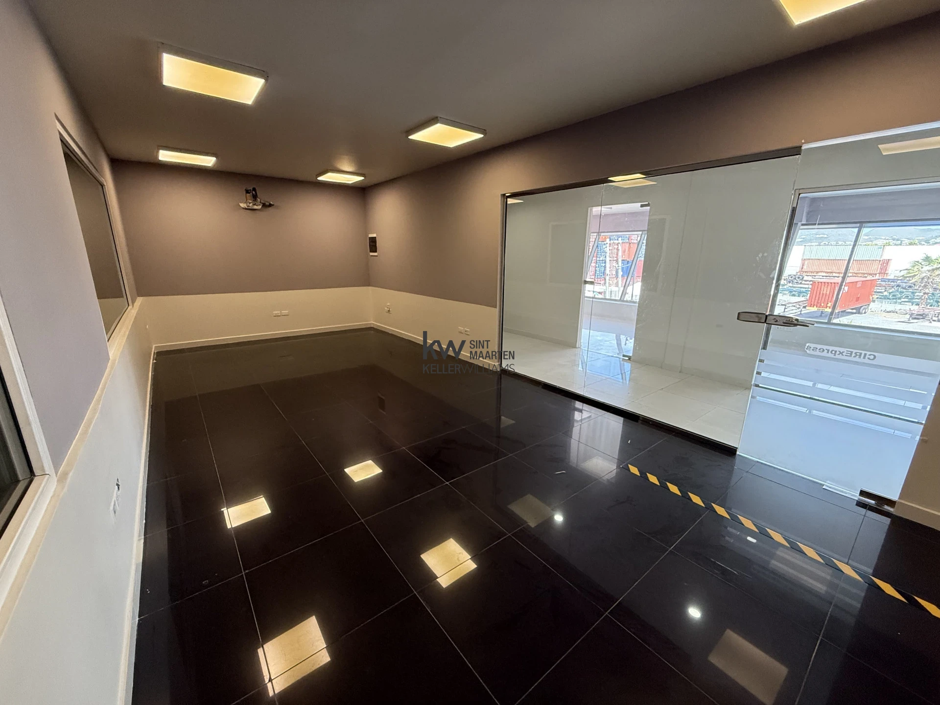 Commercial in Point Blanche