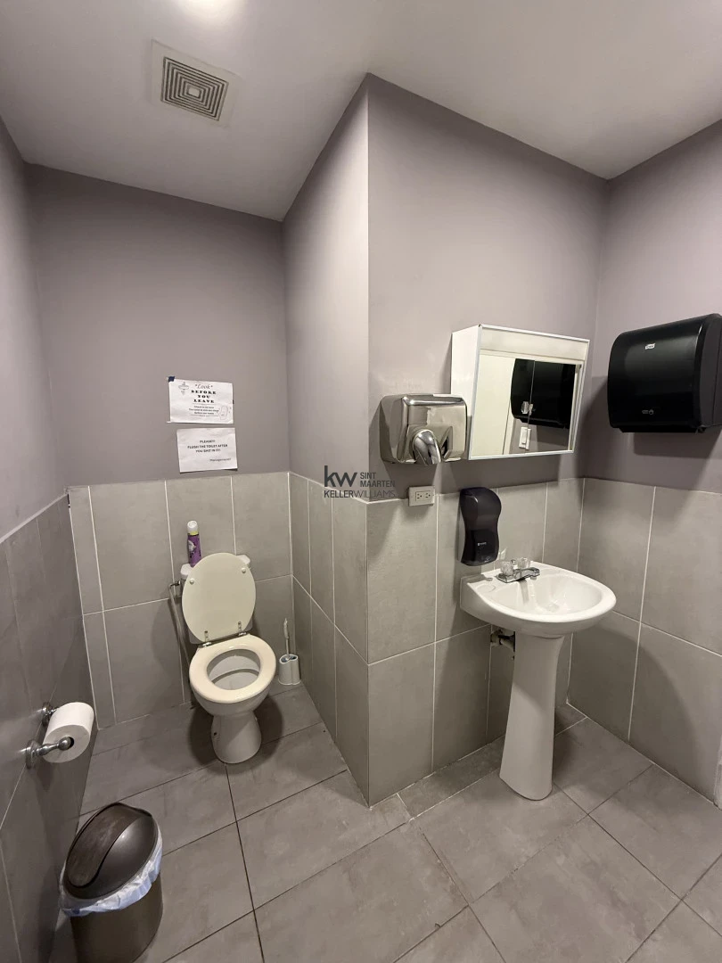 Commercial in Point Blanche