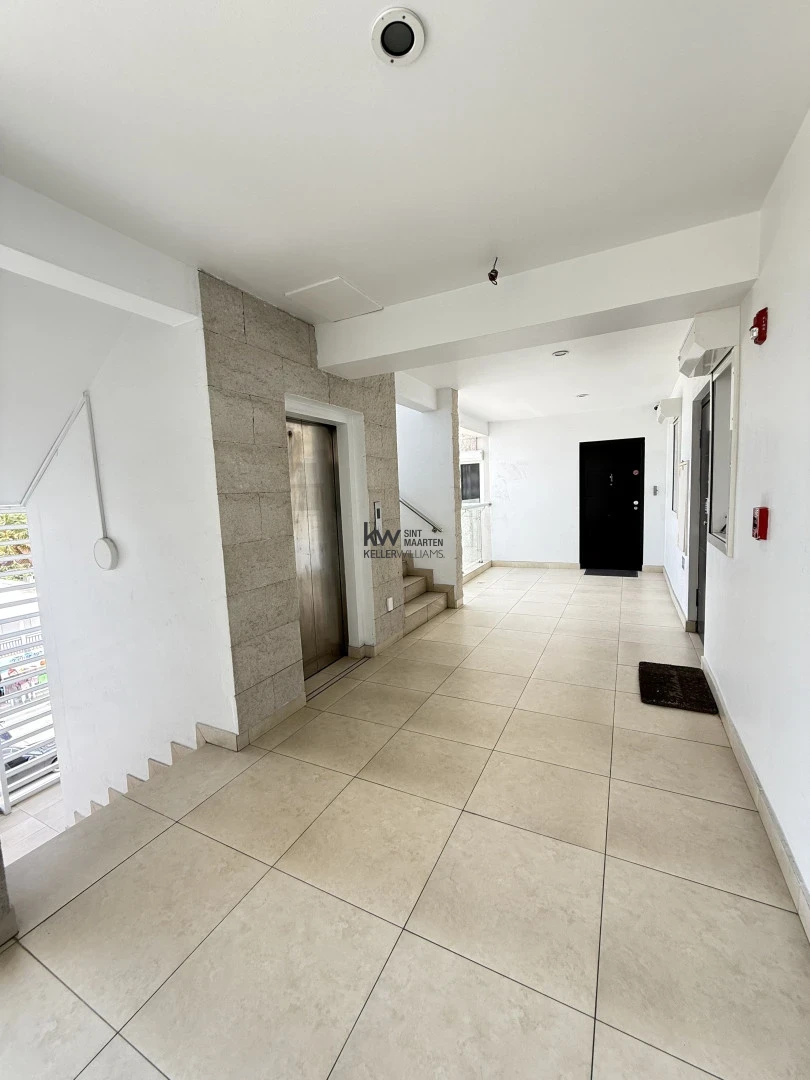 Commercial in Simpson Bay