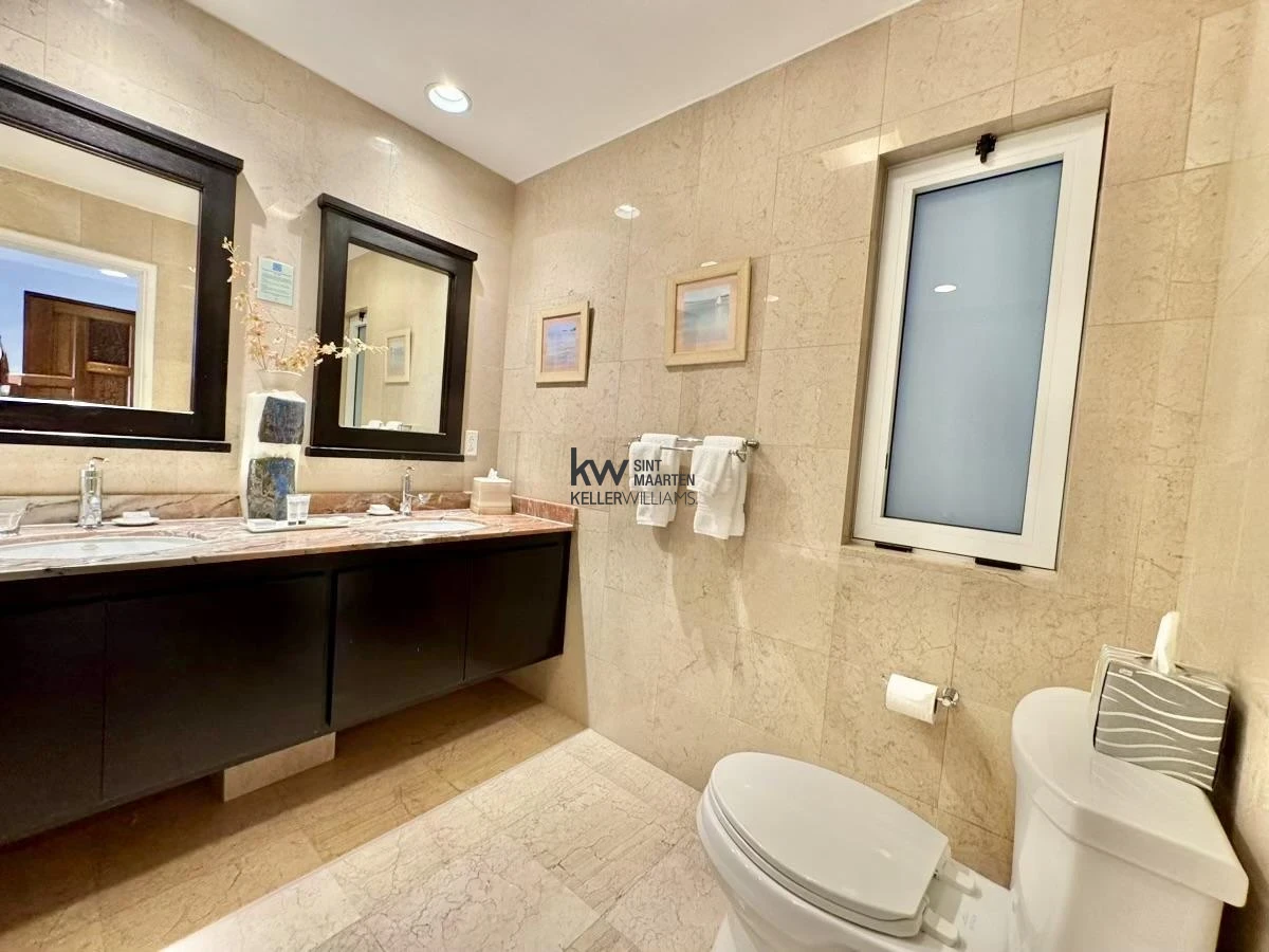 Apartment in Oyster Pond