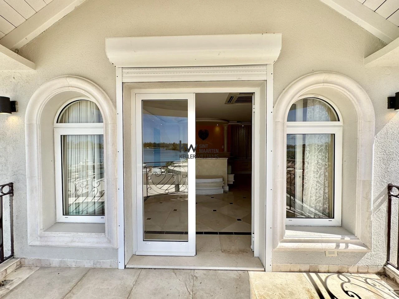 Villa in Point Pirouette