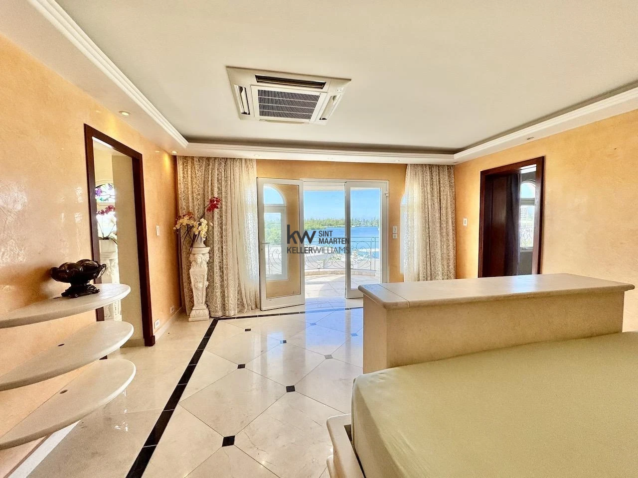Villa in Point Pirouette