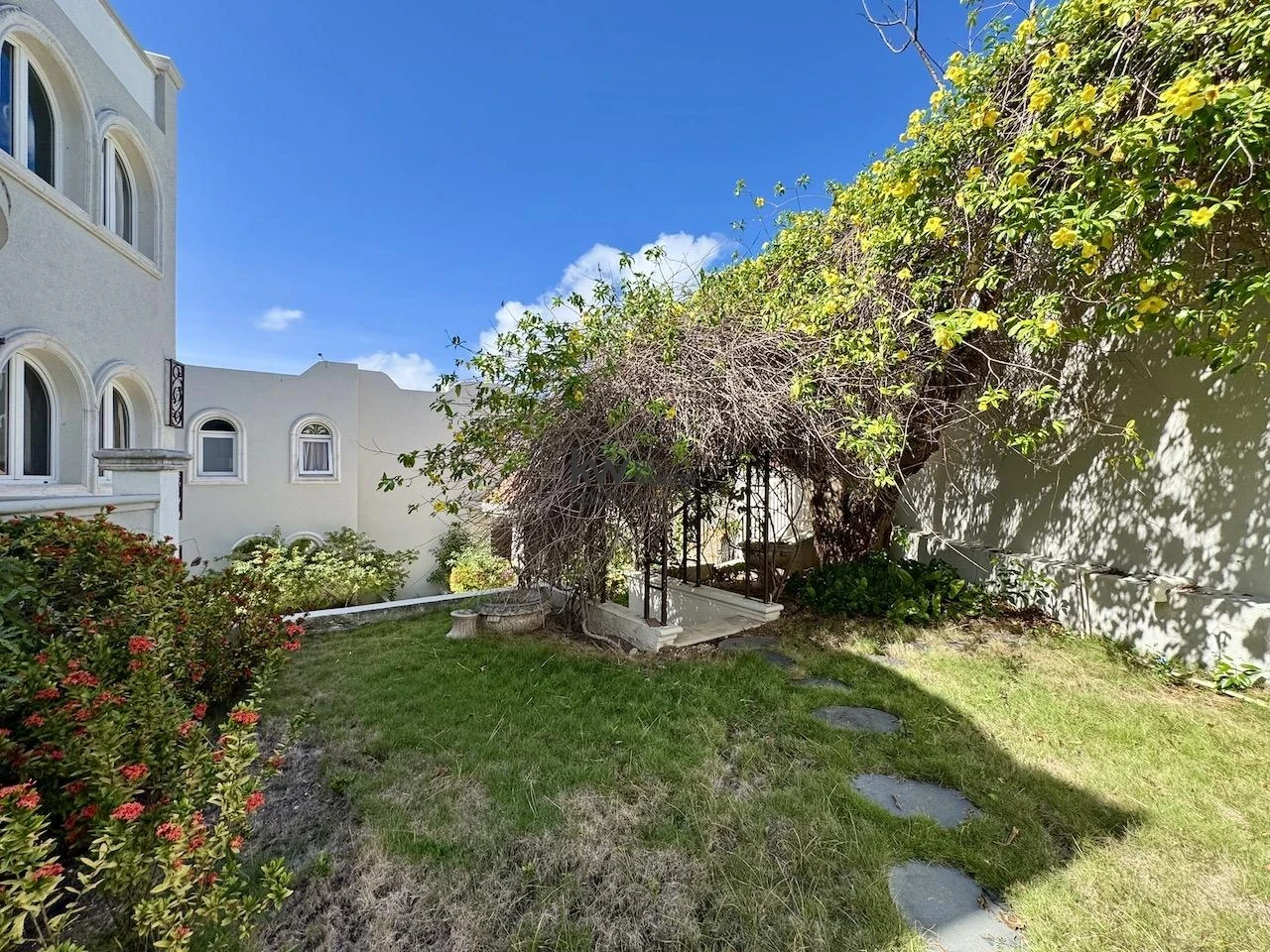 Villa in Point Pirouette