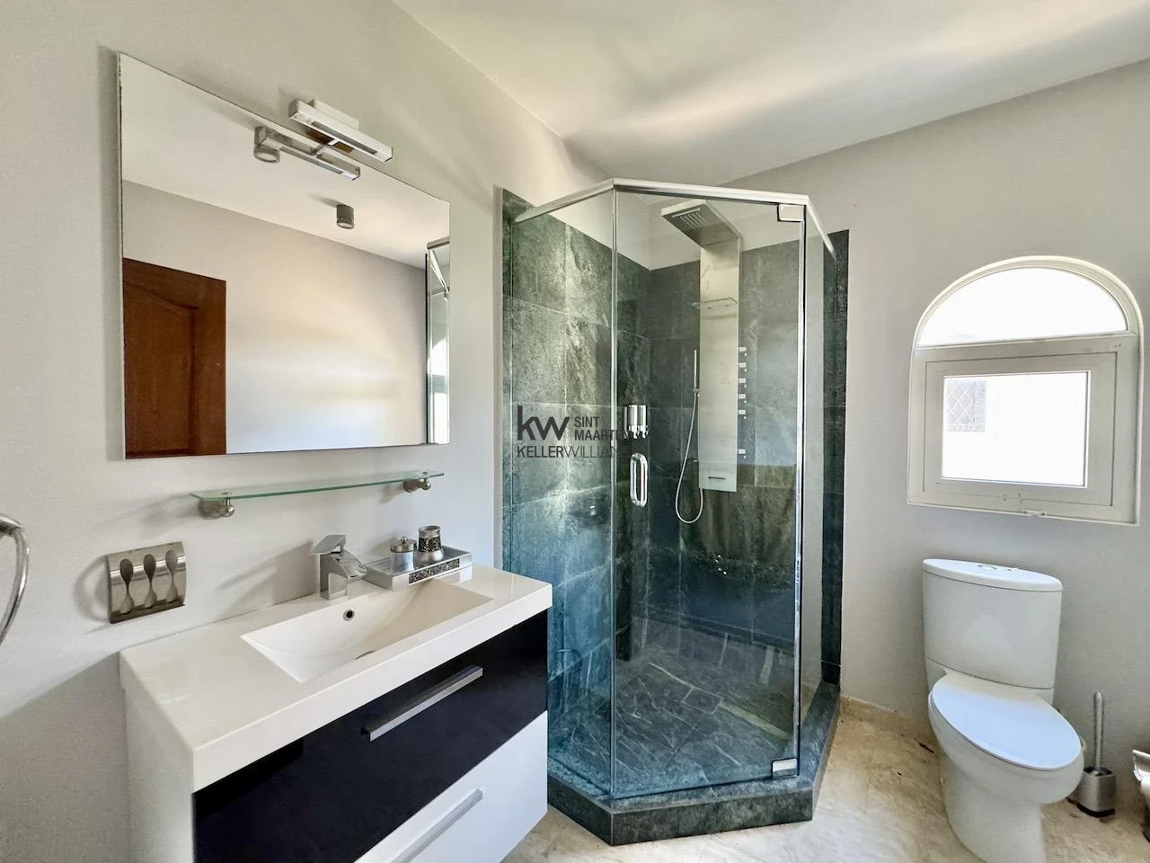 Villa in Point Pirouette