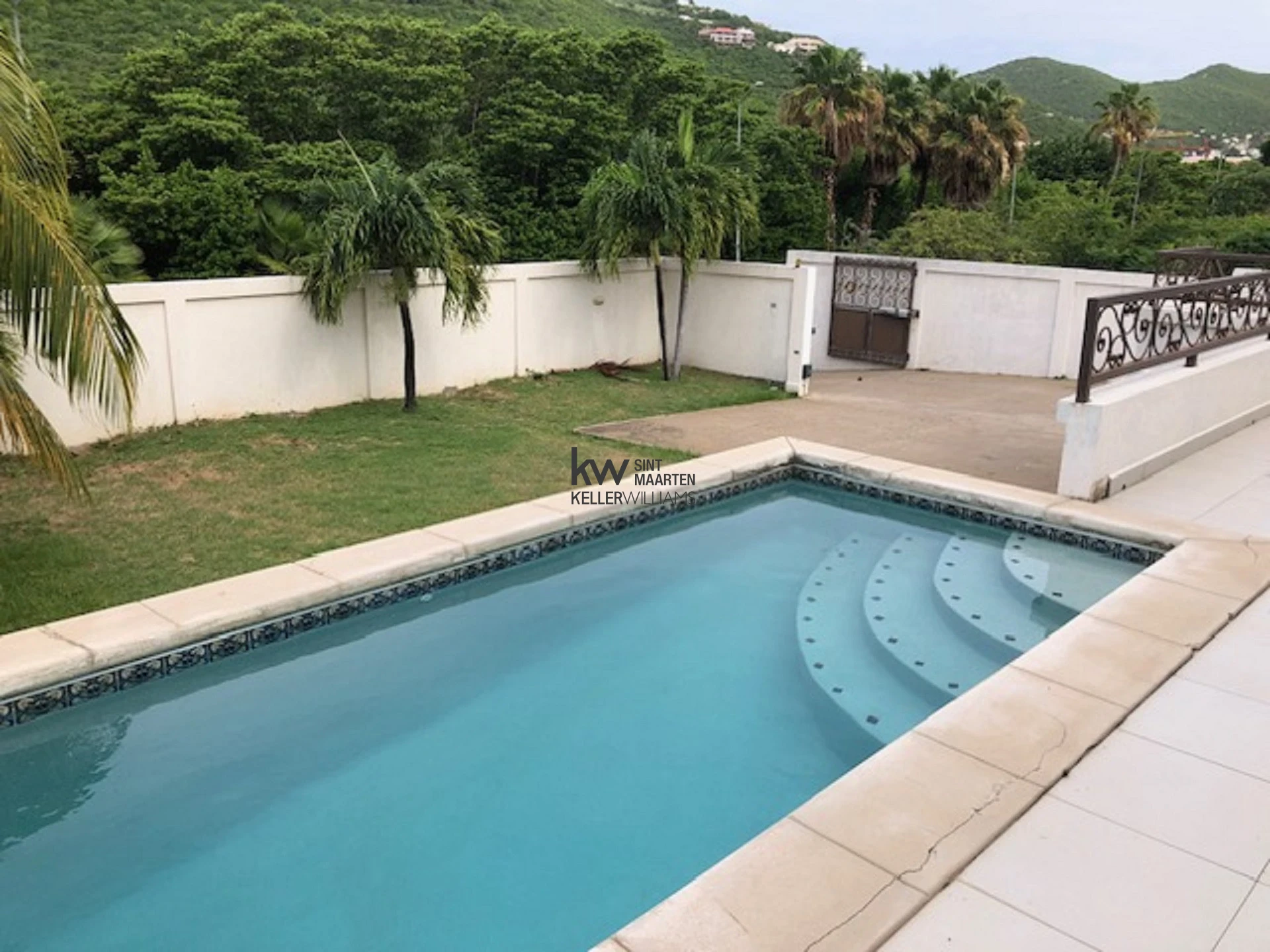 Townhouse in Little Bay