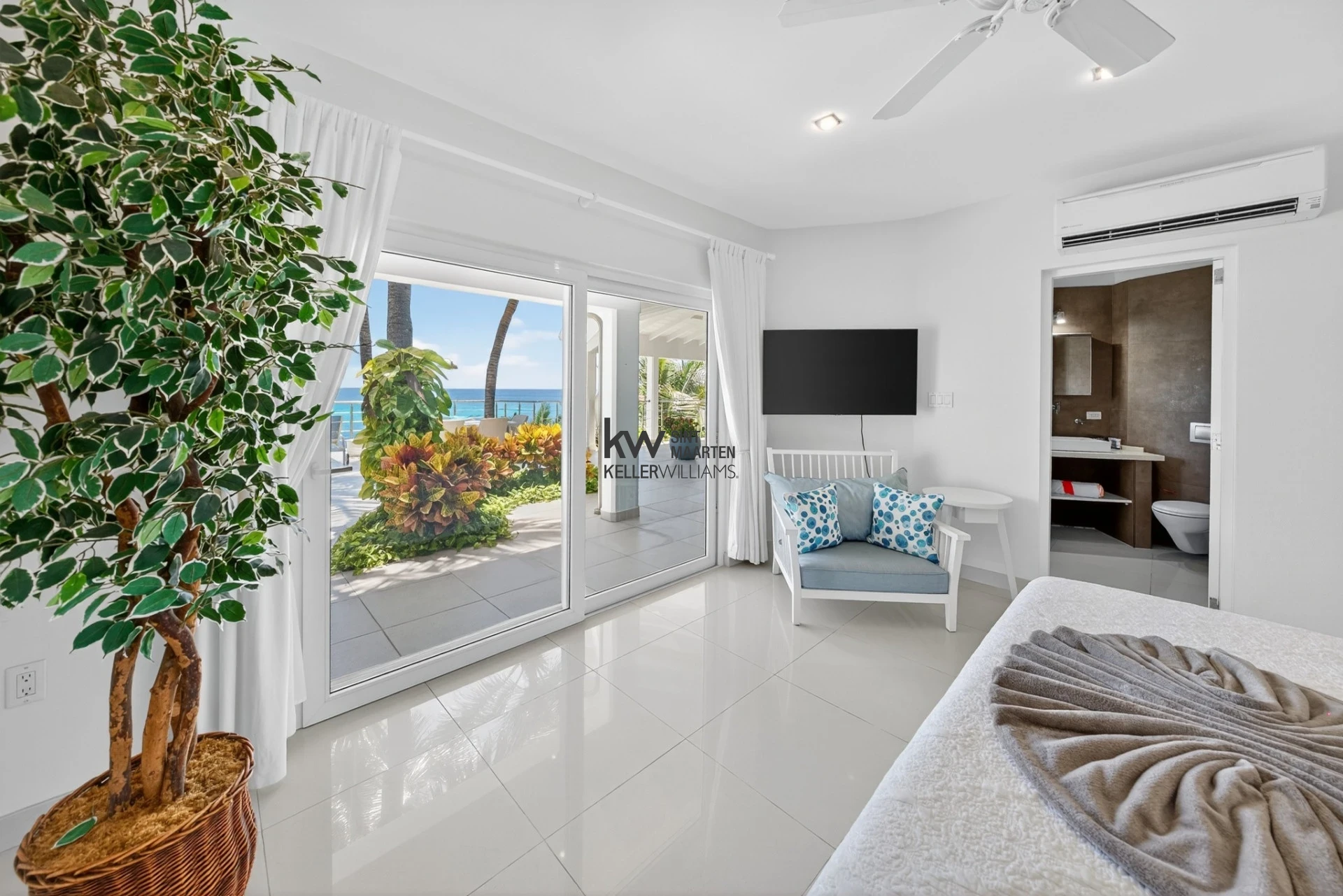 Villa in Little Bay