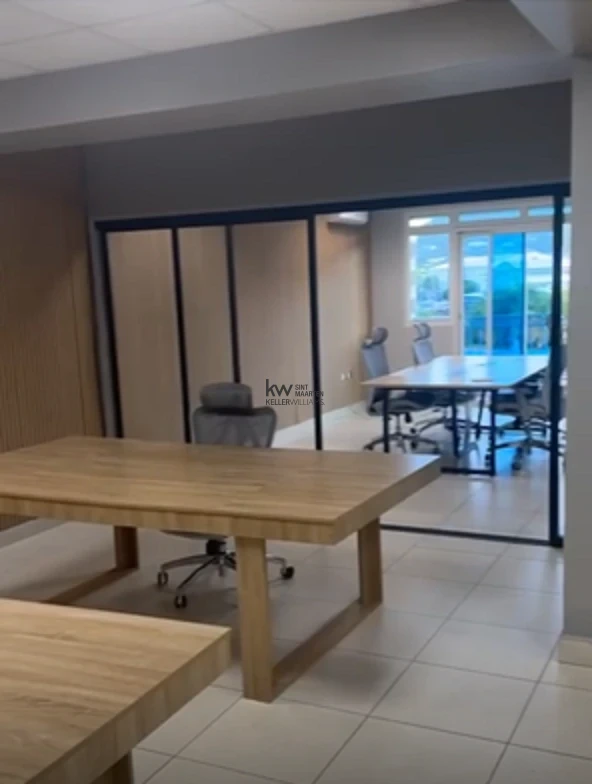 Commercial in Simpson Bay