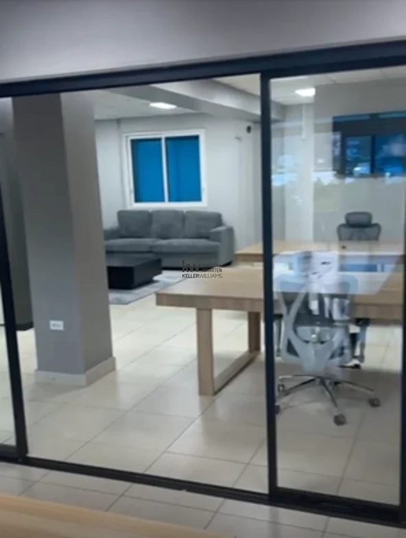 Commercial in Simpson Bay