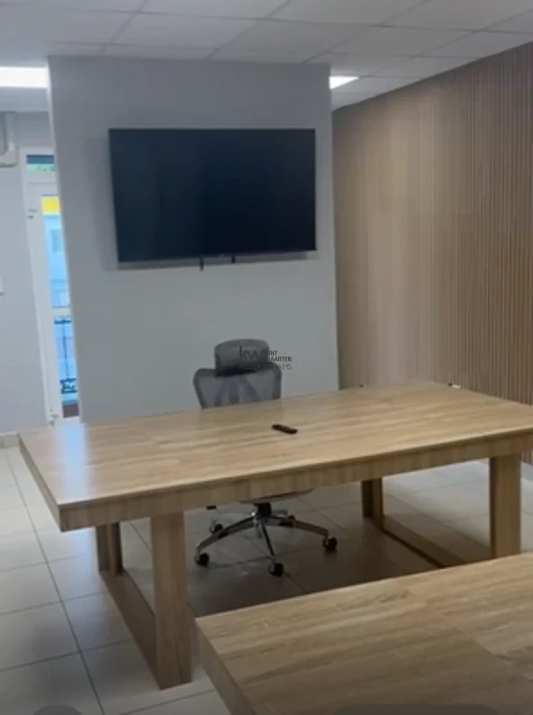 Commercial in Simpson Bay