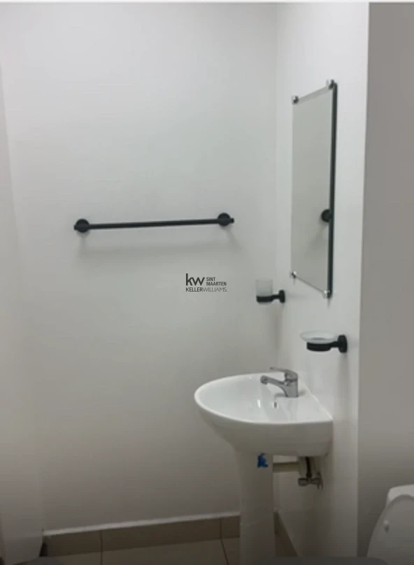 Commercial in Simpson Bay