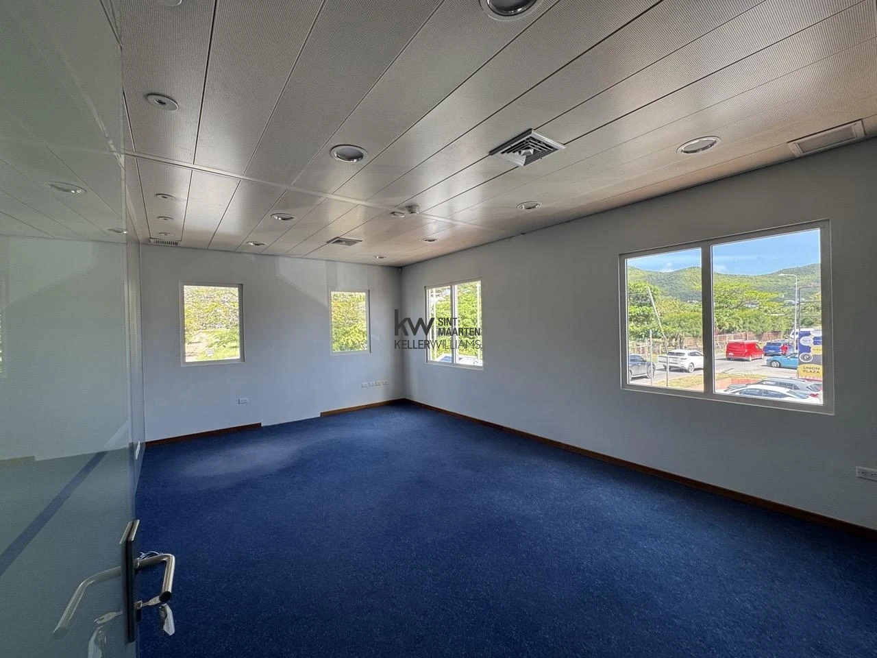 Commercial in Cole Bay
