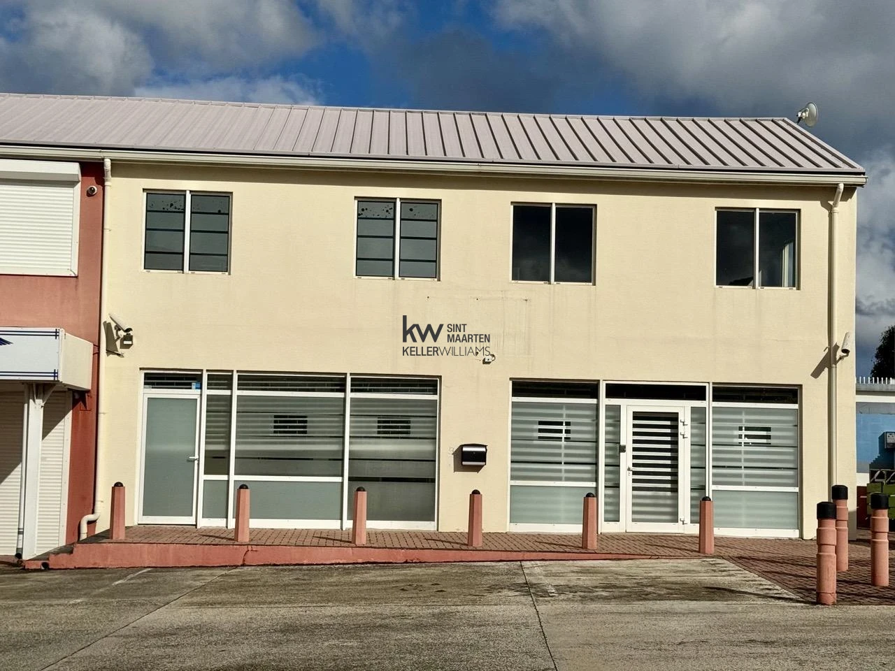 Commercial in Cole Bay