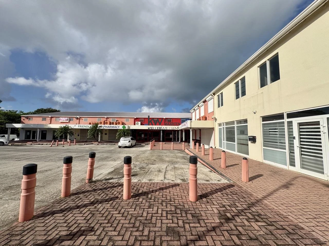 Commercial in Cole Bay