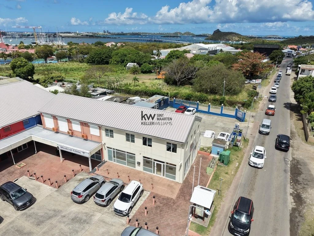 Commercial in Cole Bay