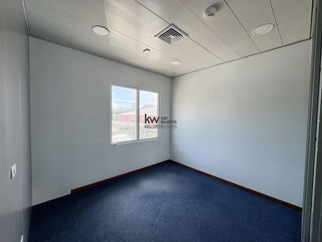 Commercial in Cole Bay