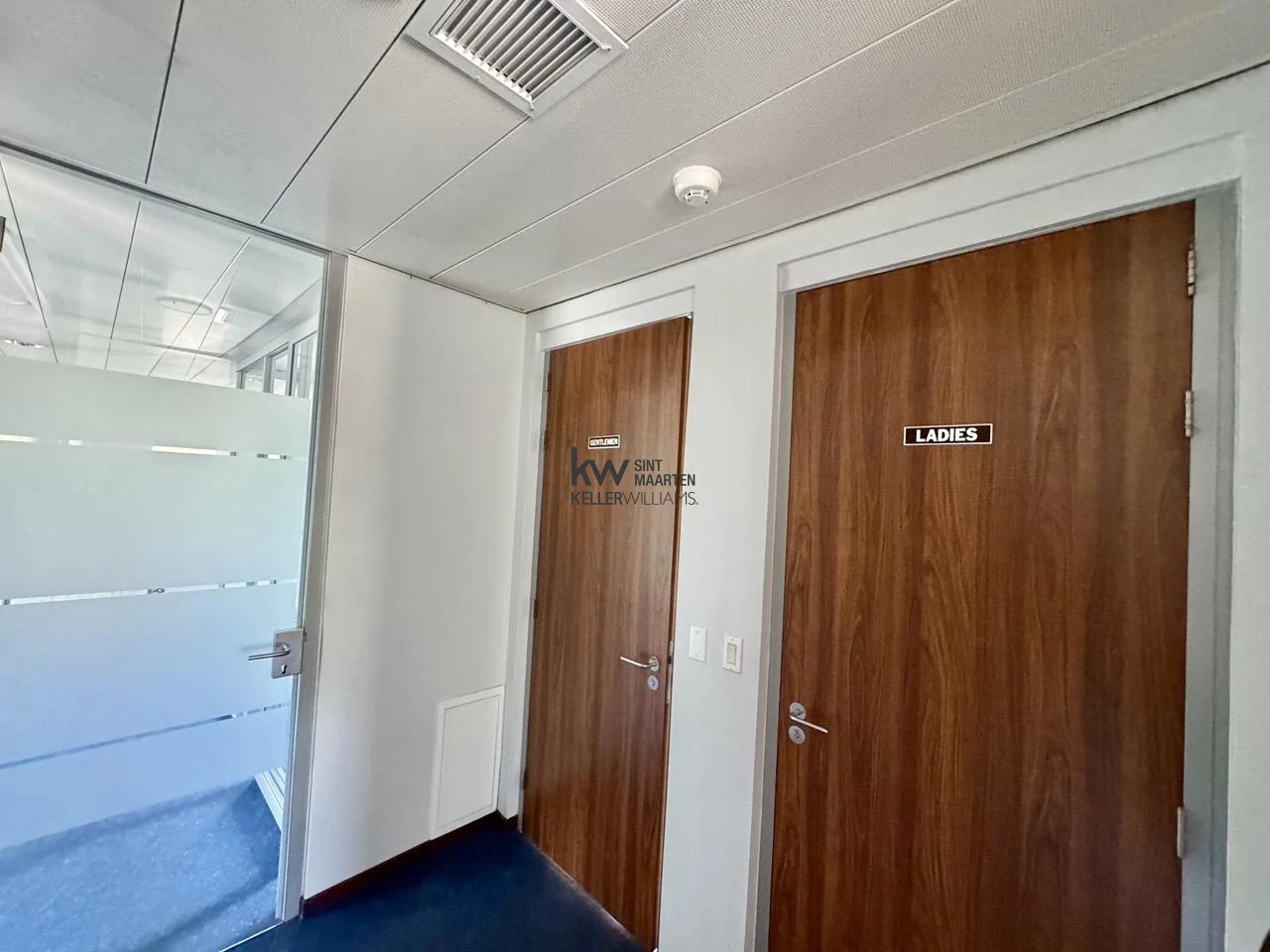 Commercial in Cole Bay