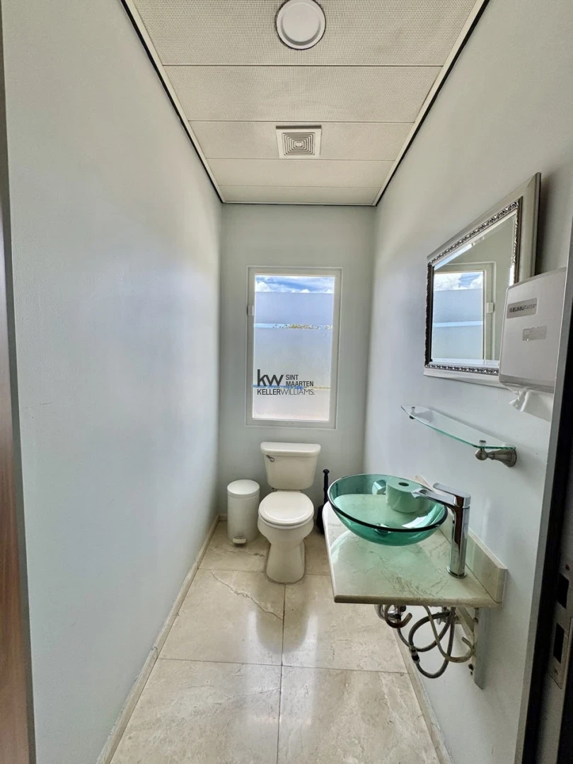 Commercial in Cole Bay