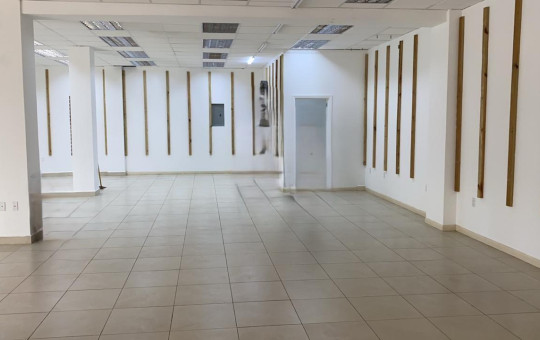 COMMERCIAL UNIT ON SIMPSON BAY STRIP