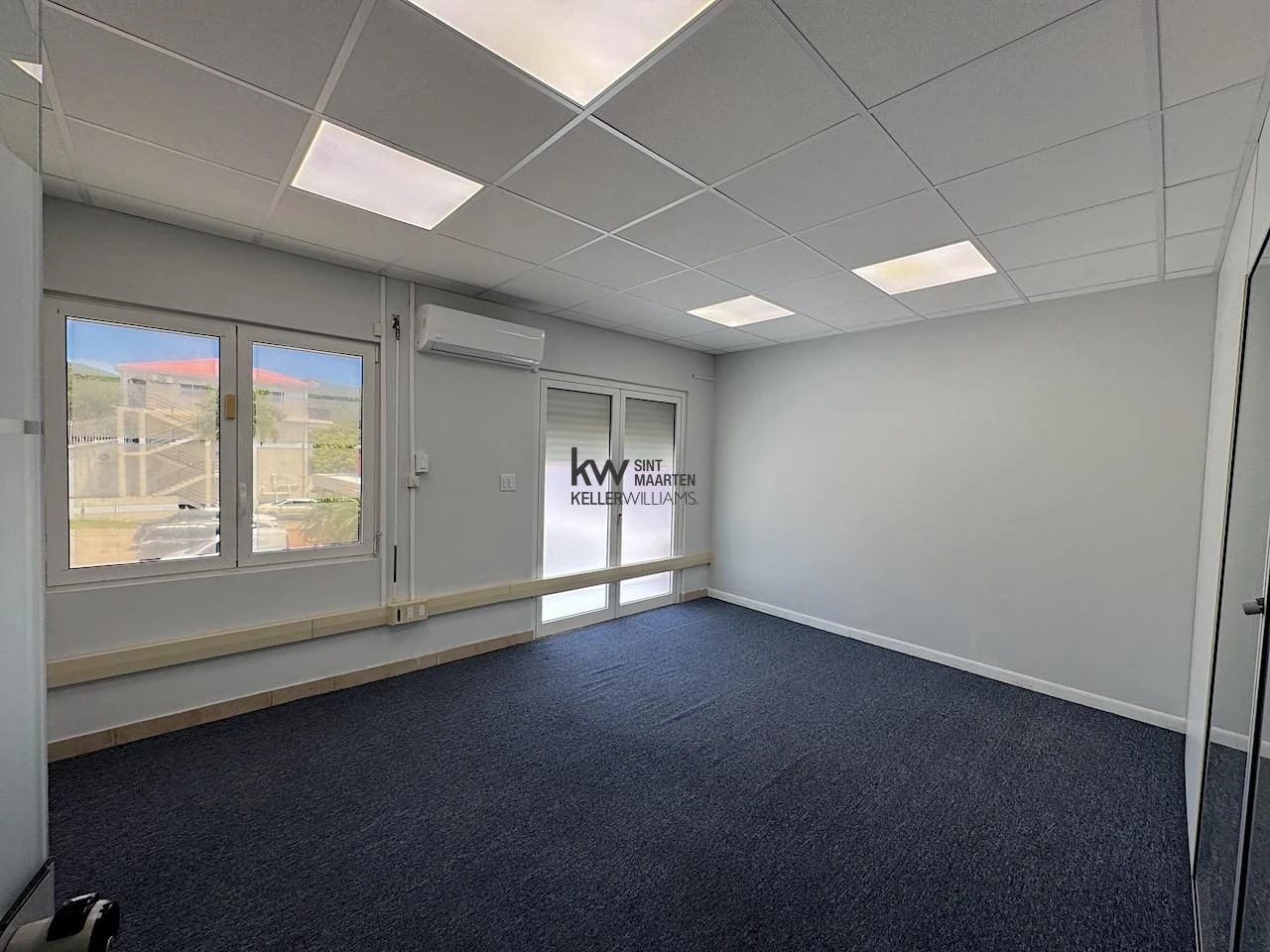 Commercial in Cole Bay