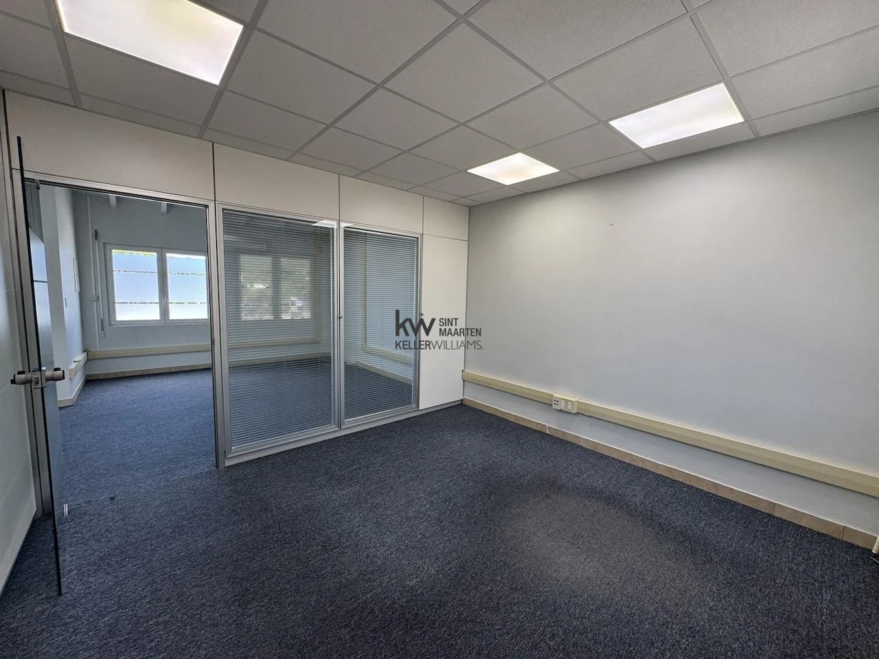 Commercial in Cole Bay