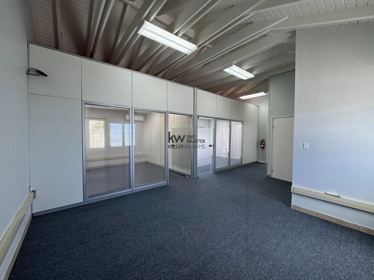 Commercial in Cole Bay