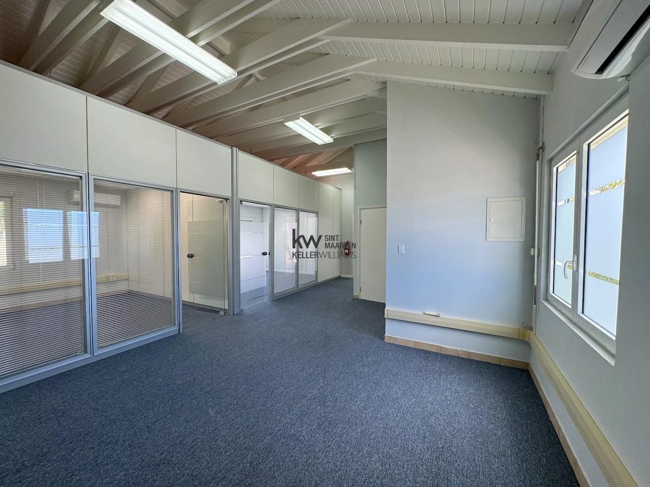 Commercial in Cole Bay