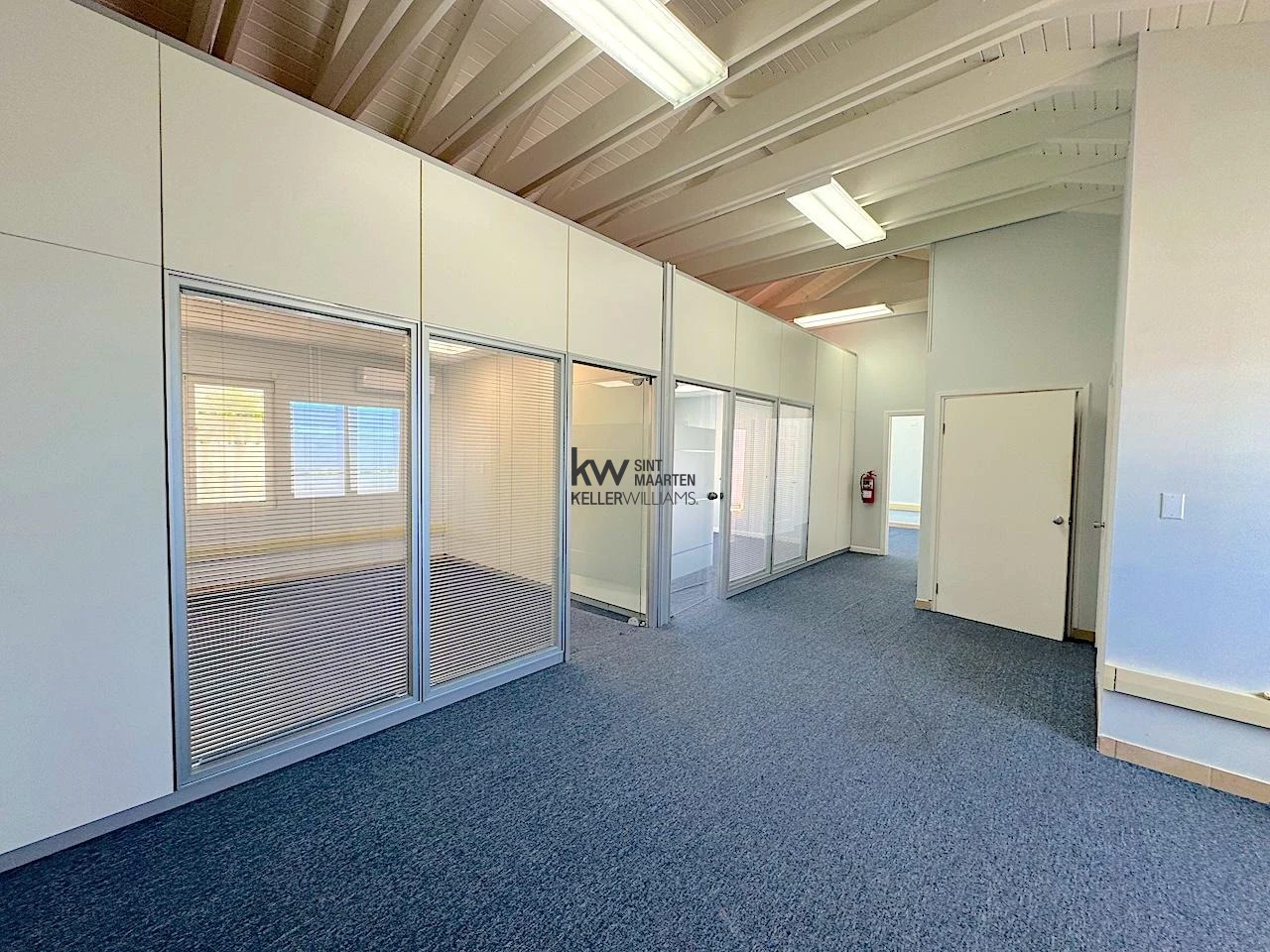 Commercial in Cole Bay