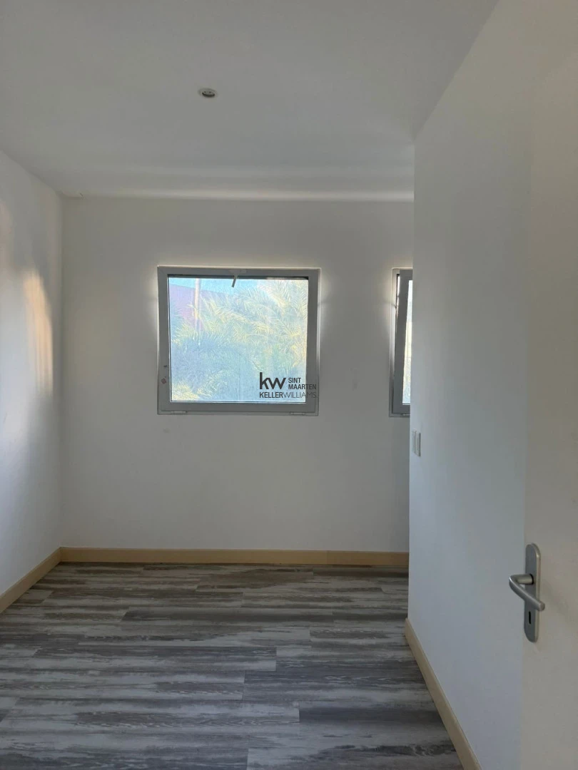 Commercial in Simpson Bay